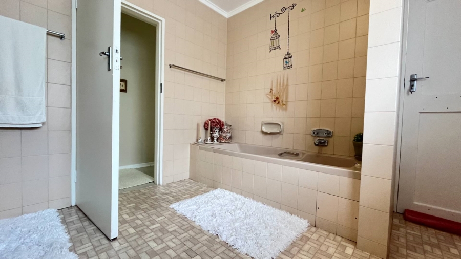 4 Bedroom Property for Sale in Hartenbos Central Western Cape